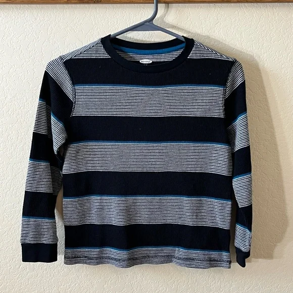 Old Navy Black and Gray Long Sleeve Tees 3 Pack Boy - Picture 5 of 8